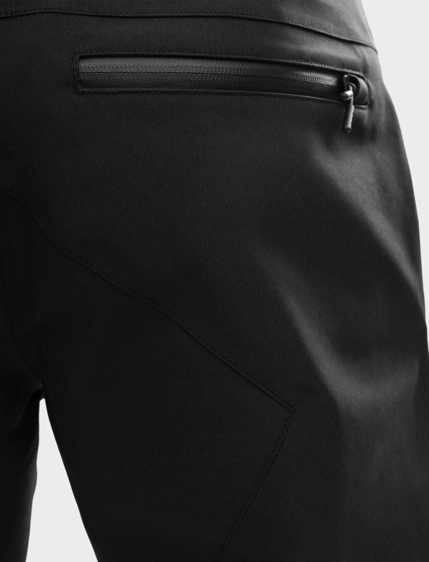 P5 Aino Black