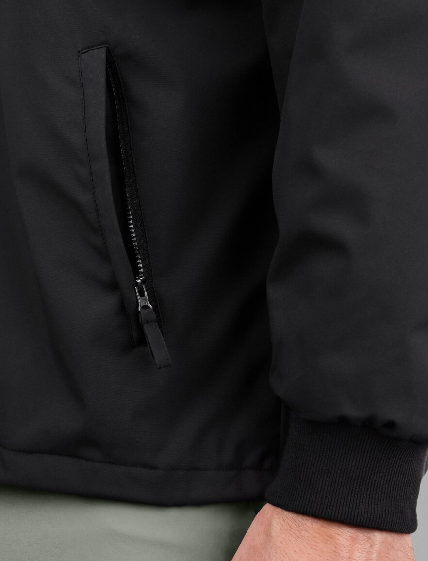 Sarek Black