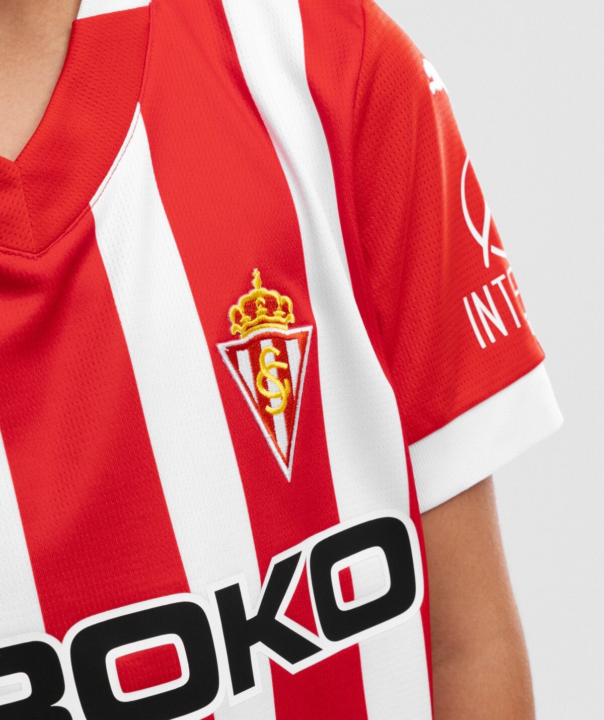 BUFANDA DE FUTBOL DEL REAL SPORTING DE GIJON MODELO CON ESCUDOS TUMBADOS BUFANDA DE FUTBOL DEL REAL SPORTING DE GIJON MODELO CON ESCUDOS TUMBADOS