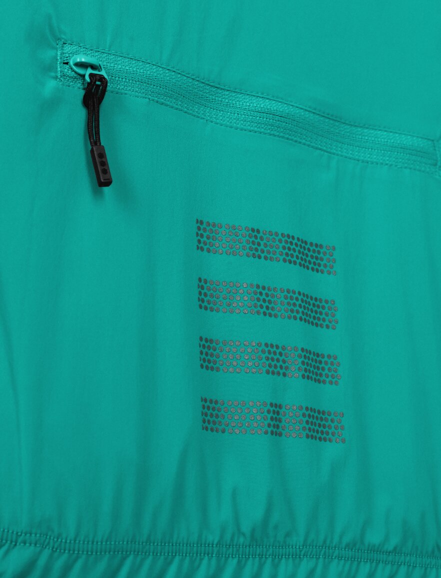 J4 Windbreak Green