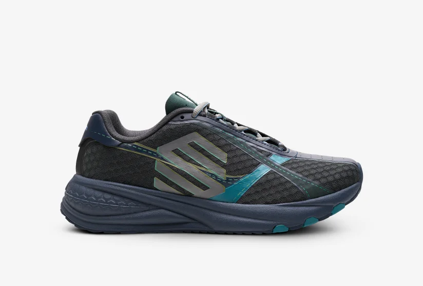 TRAINER #004 RIGHT