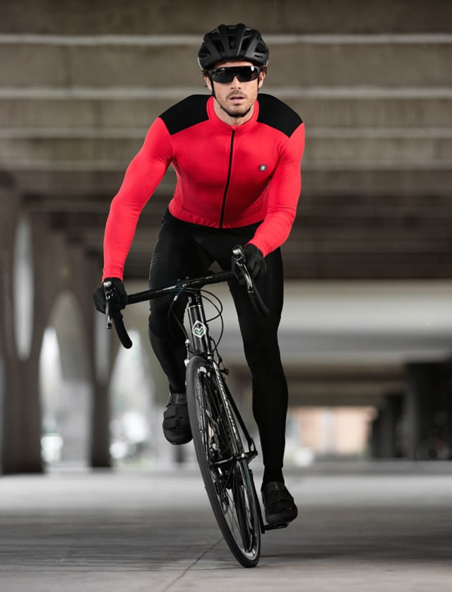 Equípate para tus entrenos de bici con SIROKO: maillots y